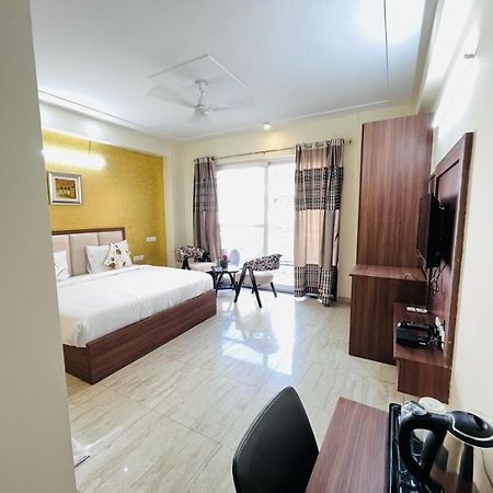Hotel The Luxe 18 - Golf Course Road Γκουργκάον Εξωτερικό φωτογραφία
