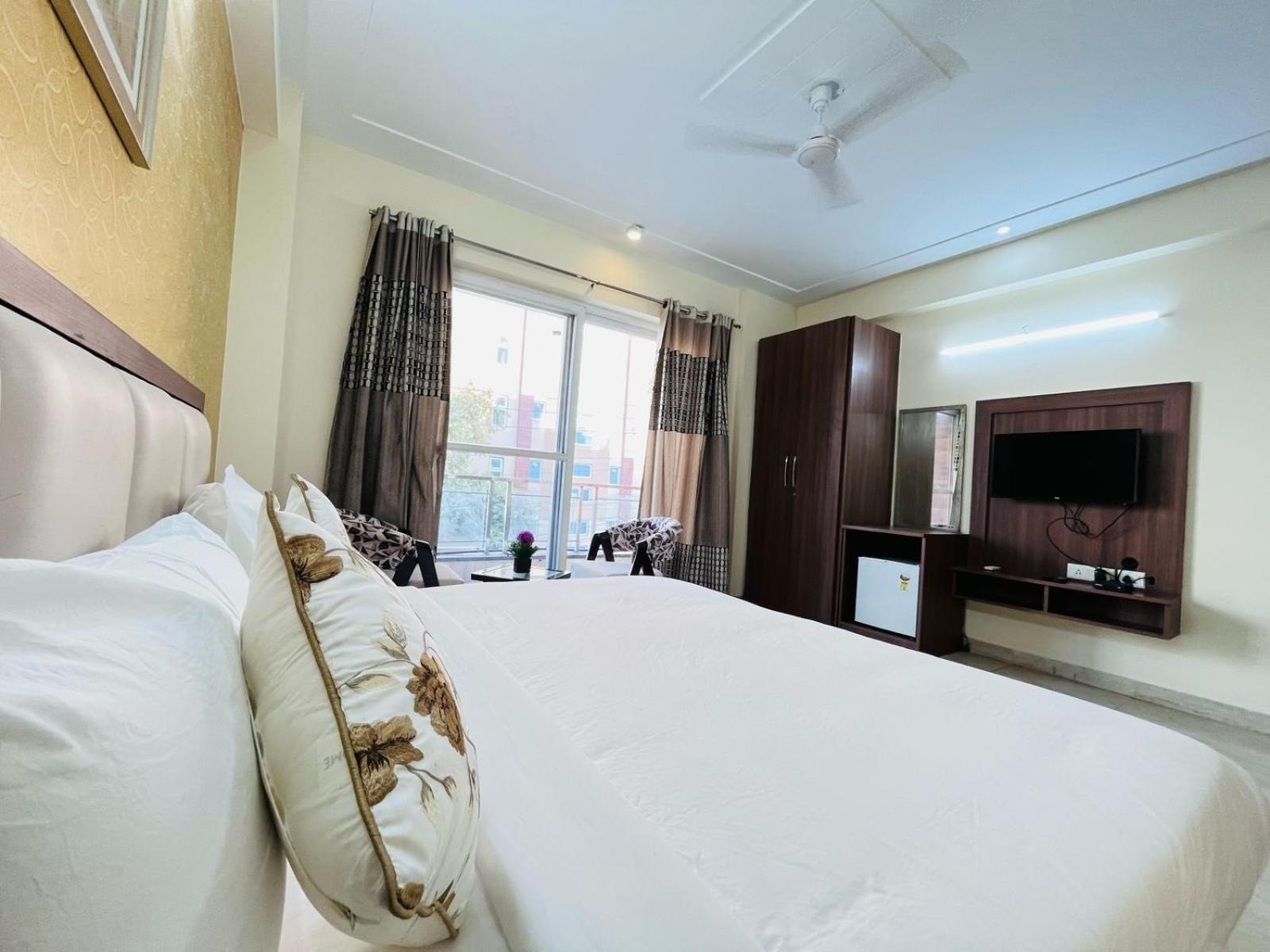 Hotel The Luxe 18 - Golf Course Road Γκουργκάον Εξωτερικό φωτογραφία