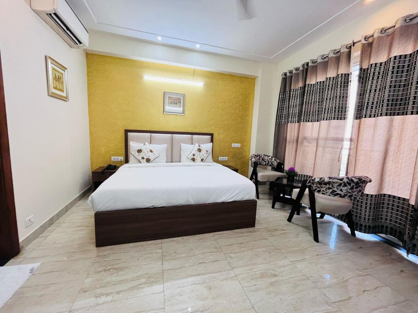 Hotel The Luxe 18 - Golf Course Road Γκουργκάον Εξωτερικό φωτογραφία