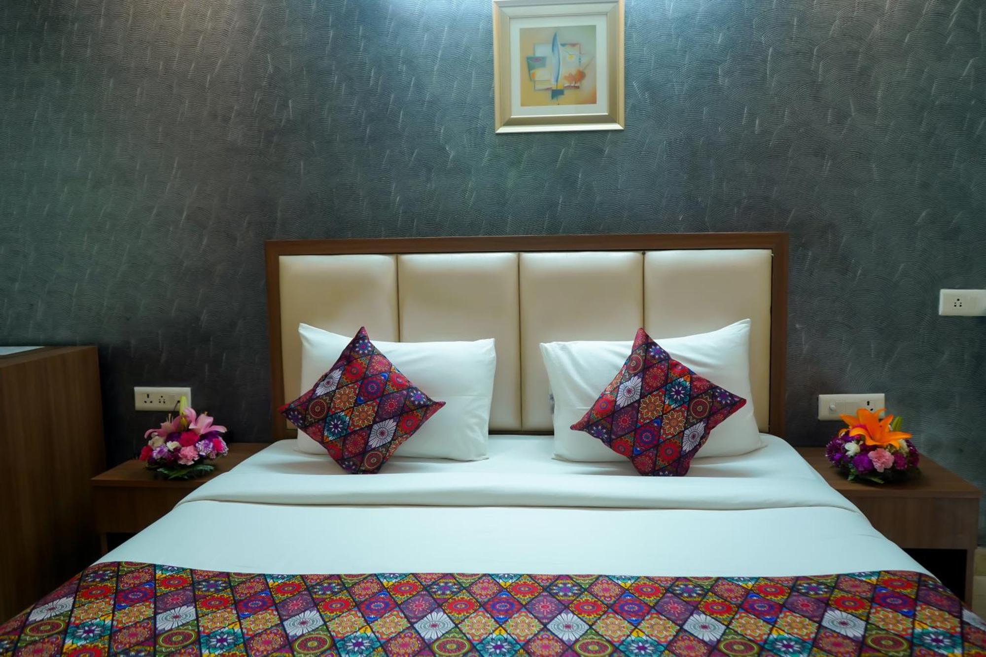 Hotel The Luxe 18 - Golf Course Road Γκουργκάον Εξωτερικό φωτογραφία