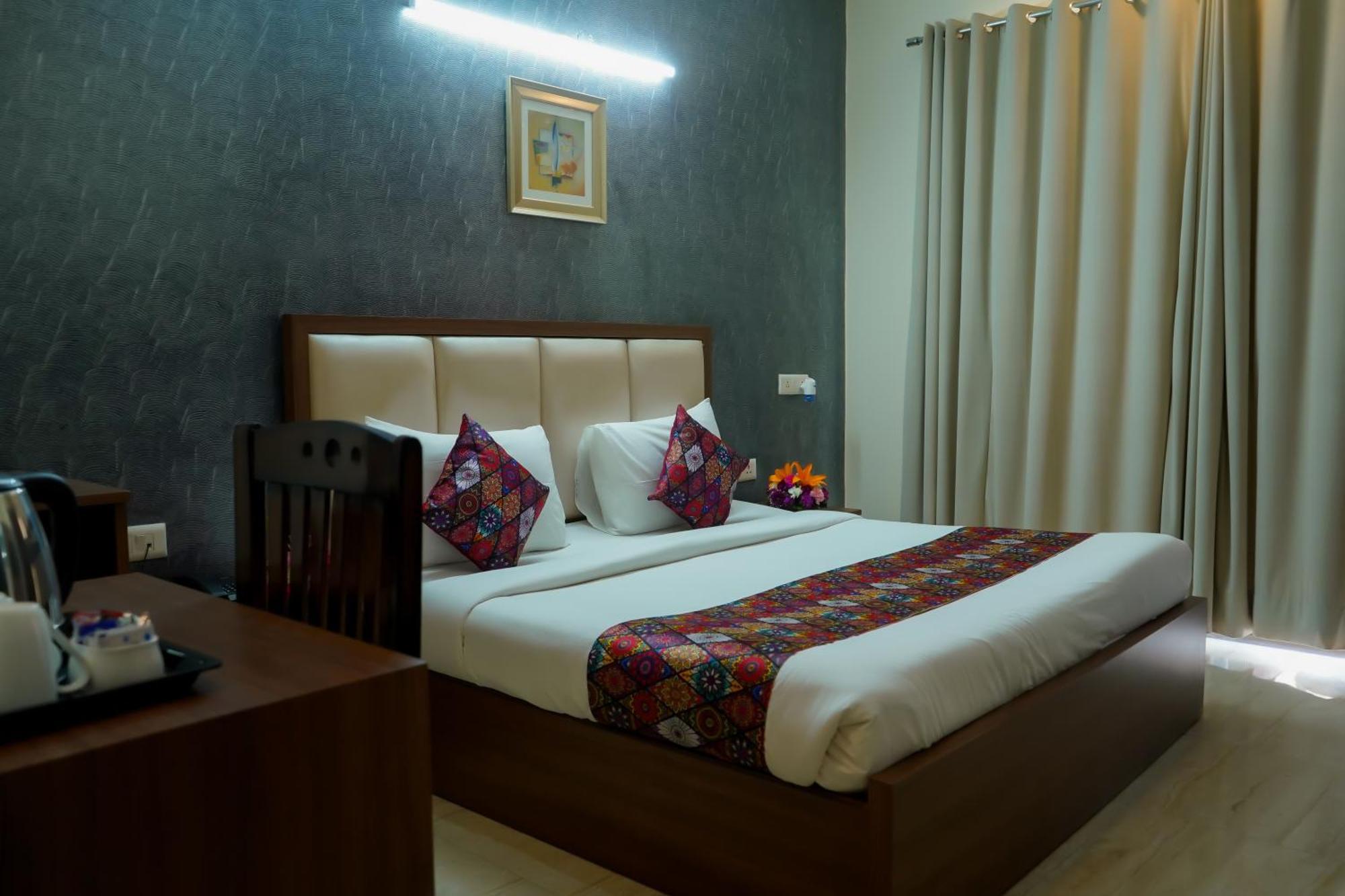 Hotel The Luxe 18 - Golf Course Road Γκουργκάον Εξωτερικό φωτογραφία