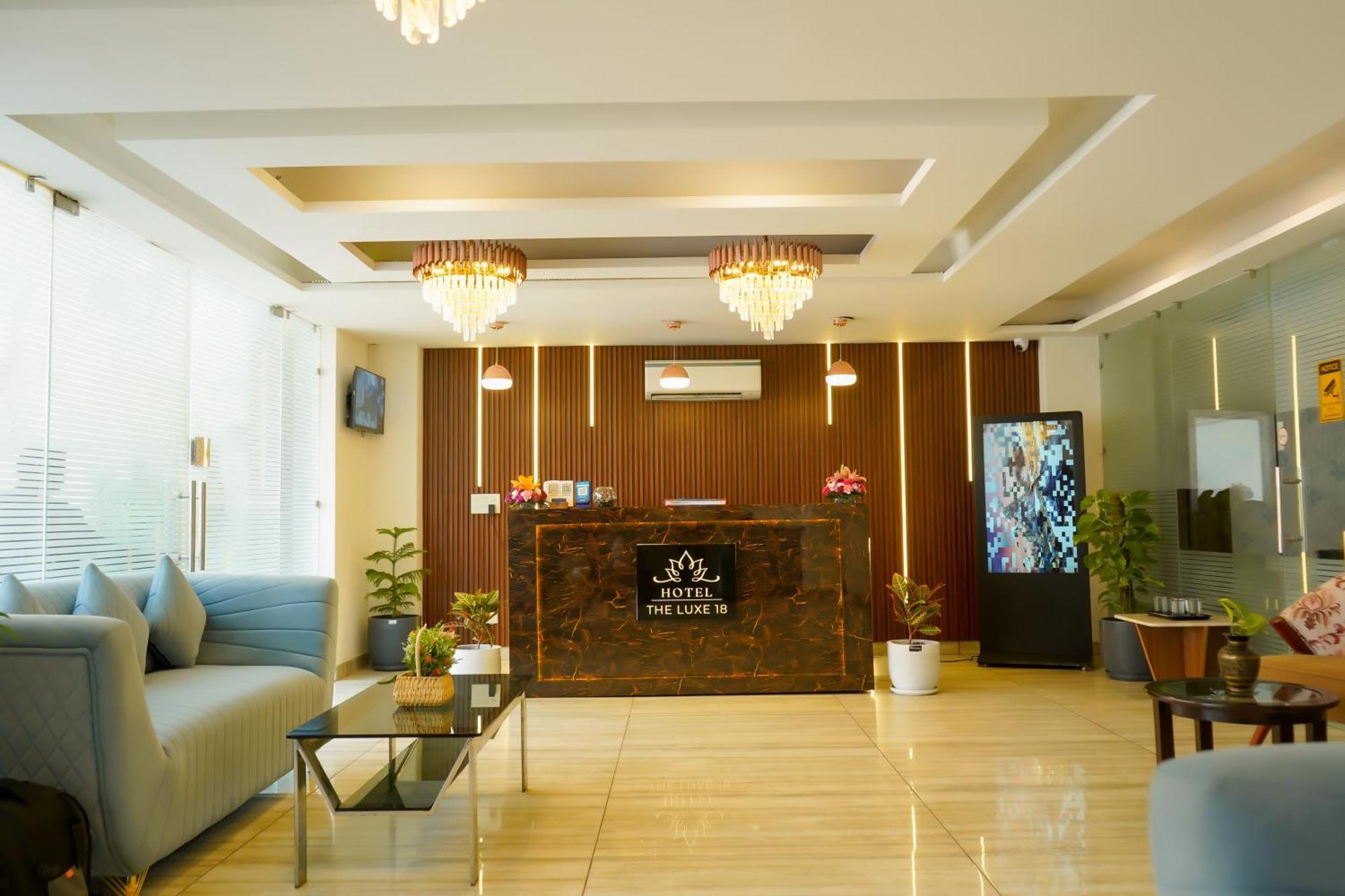 Hotel The Luxe 18 - Golf Course Road Γκουργκάον Εξωτερικό φωτογραφία