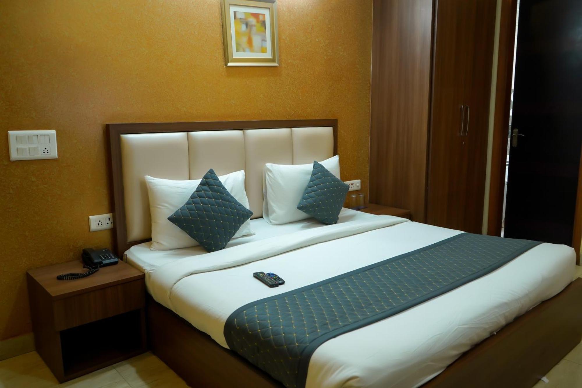 Hotel The Luxe 18 - Golf Course Road Γκουργκάον Εξωτερικό φωτογραφία