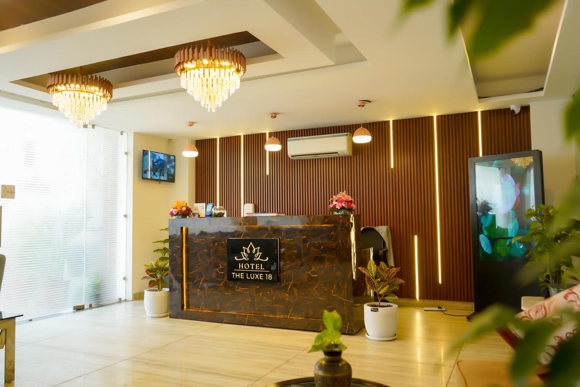 Hotel The Luxe 18 - Golf Course Road Γκουργκάον Εξωτερικό φωτογραφία