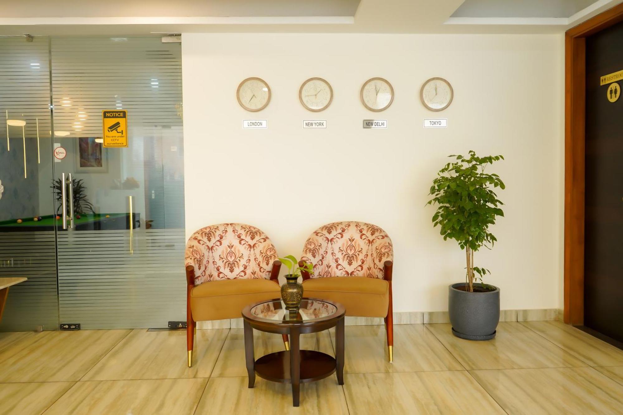 Hotel The Luxe 18 - Golf Course Road Γκουργκάον Εξωτερικό φωτογραφία