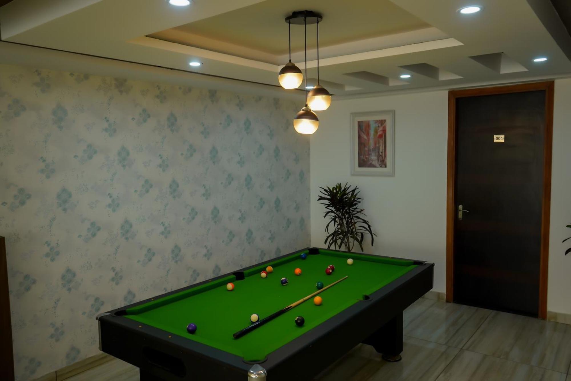 Hotel The Luxe 18 - Golf Course Road Γκουργκάον Εξωτερικό φωτογραφία