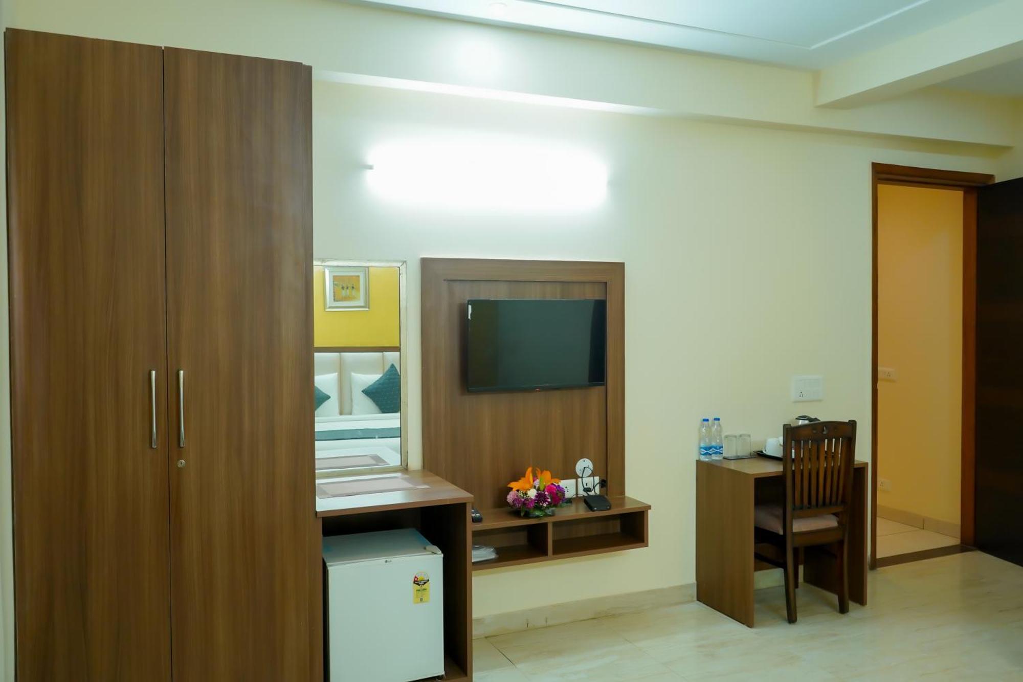 Hotel The Luxe 18 - Golf Course Road Γκουργκάον Εξωτερικό φωτογραφία