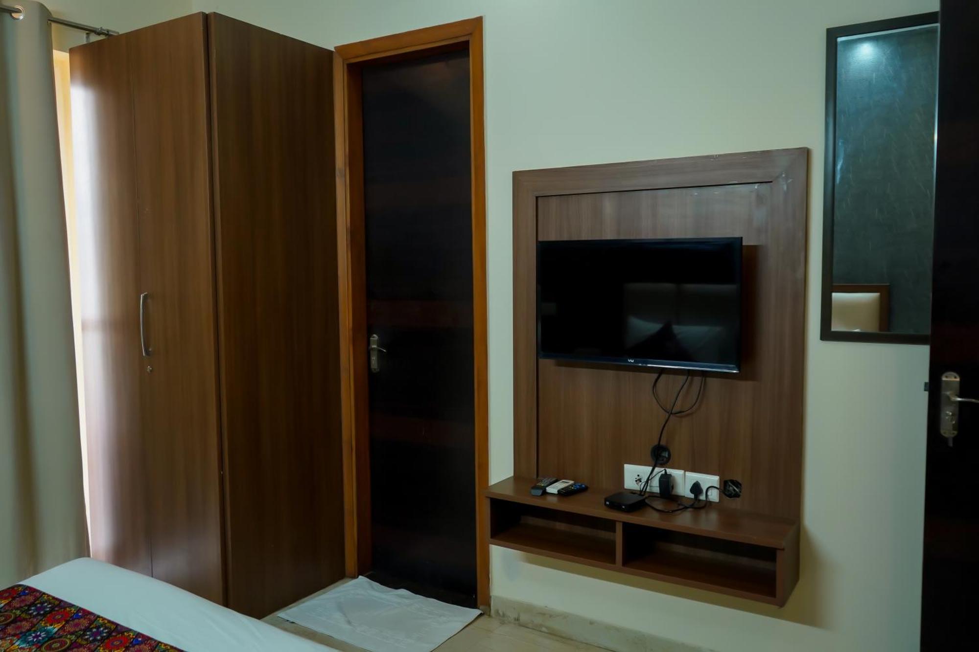 Hotel The Luxe 18 - Golf Course Road Γκουργκάον Εξωτερικό φωτογραφία