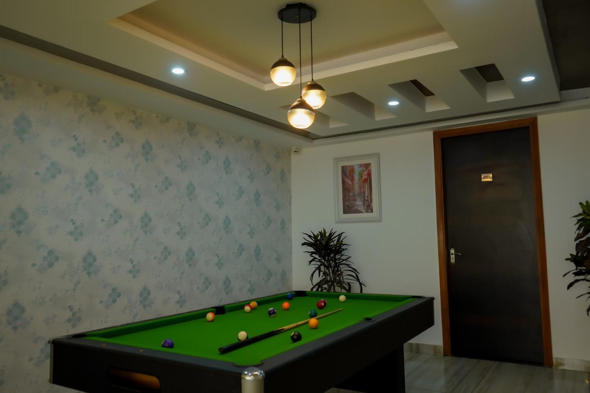 Hotel The Luxe 18 - Golf Course Road Γκουργκάον Εξωτερικό φωτογραφία